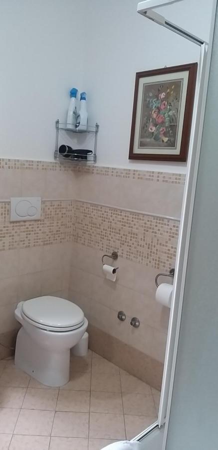 Bed and Breakfast La Finestra Sul Cortile Pomezia Exterior foto