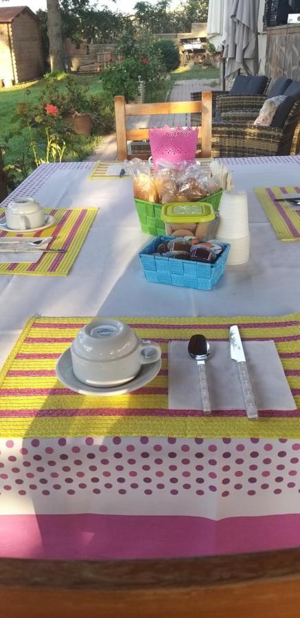 Bed and Breakfast La Finestra Sul Cortile Pomezia Exterior foto