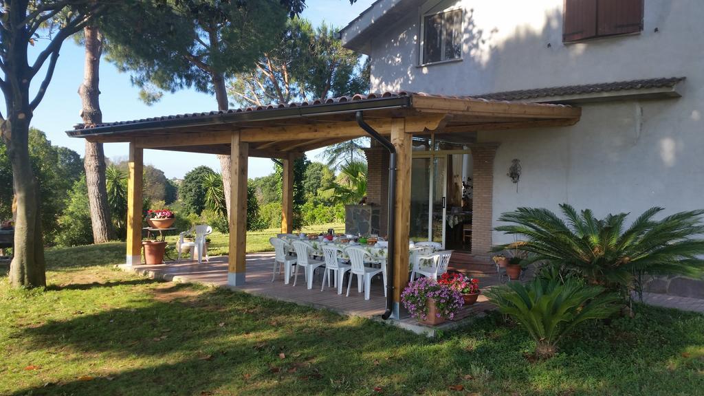 Bed and Breakfast La Finestra Sul Cortile Pomezia Exterior foto